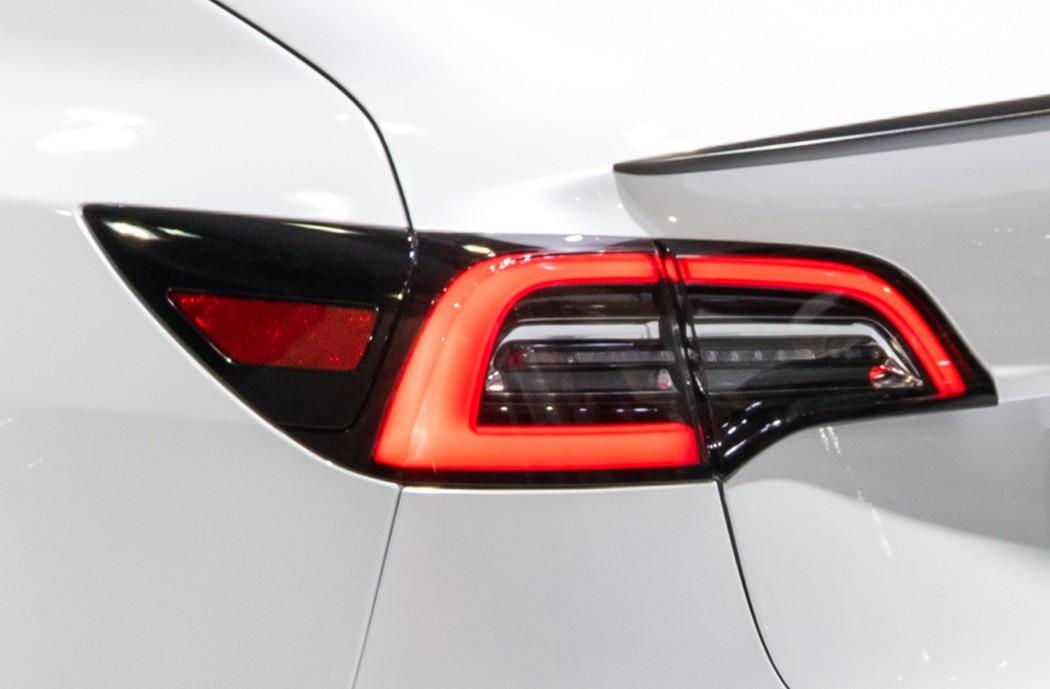 Long and pointy brake light