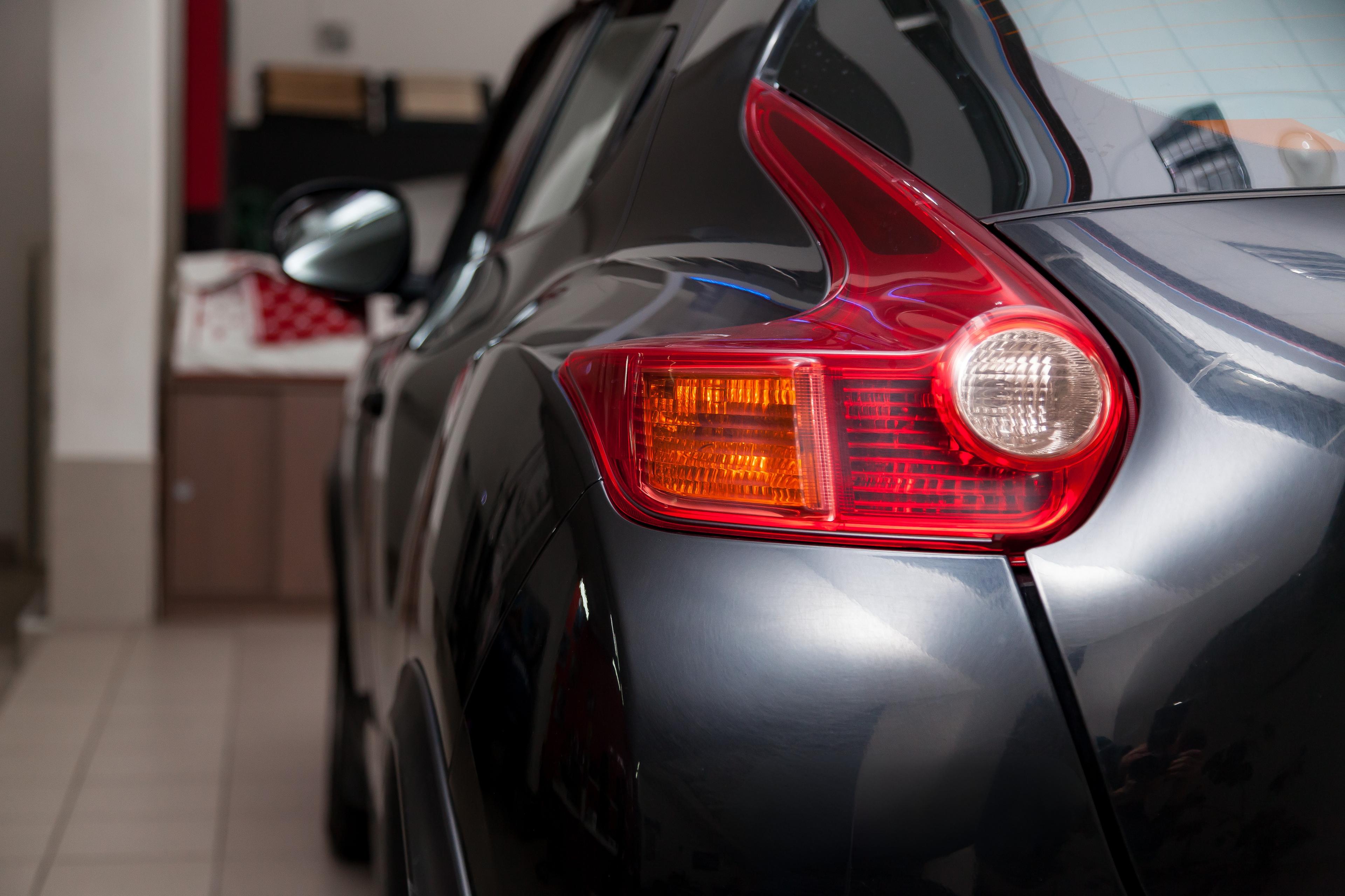 Rounded and pointy brake light