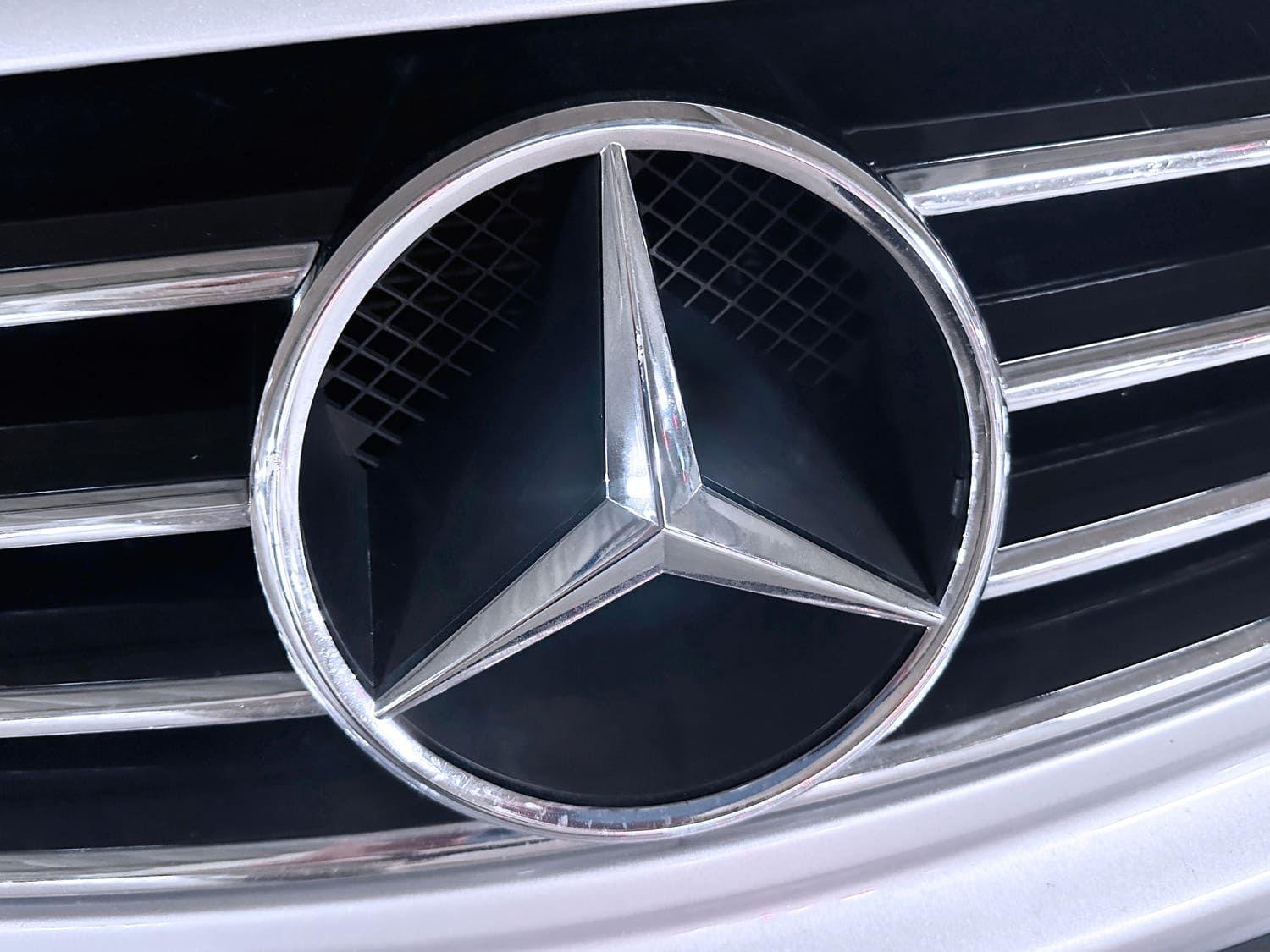 Mercedes-Benz badge