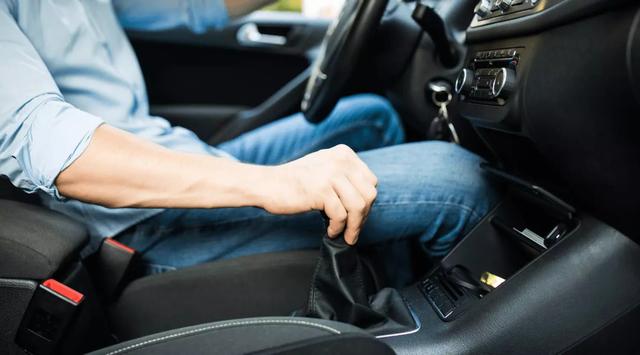 Bad Clutch Symptoms: A Guide For UK Drivers | Bumper
