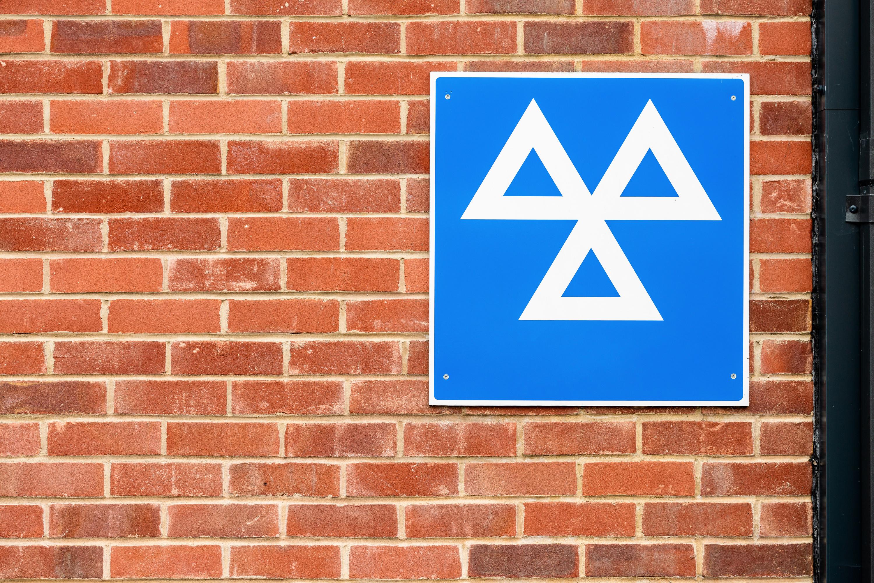 MOT sign on a wall