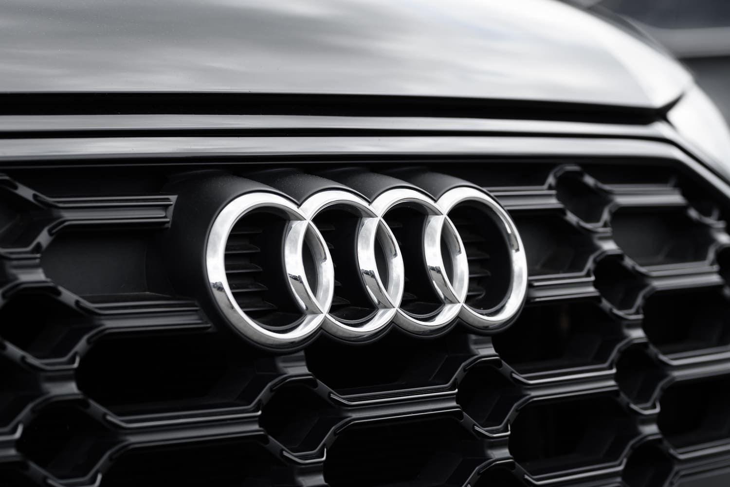 Close up of an Audi badge on a silver car